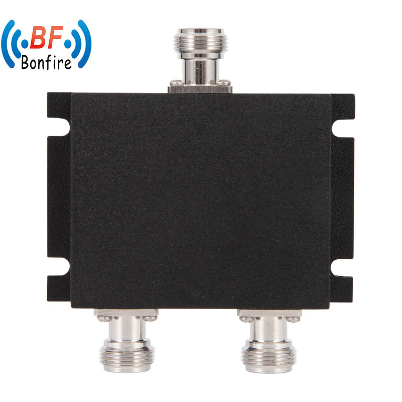 N-F インターフェイス 136-174MHz 2 Way RF マイクロストライプ パワースプリッタ 50W NF 下のデータテーブルを参照