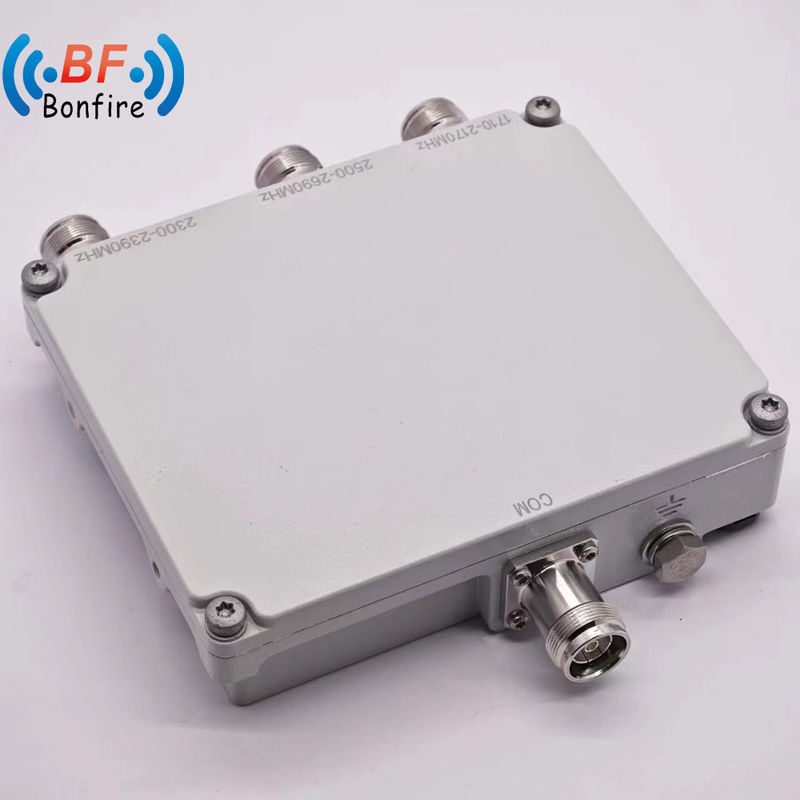 トリプレクサー コンビナー インドール/アウトドア 1710-1880 1920-2170 2300-2400 2500-2700MHz -155dbc 4.3-10-女性コネクタ