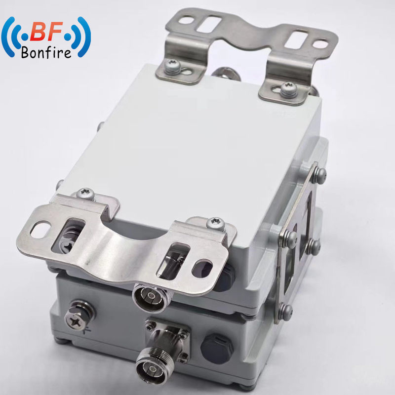 150W RFディプレクサー 4.3-10 女性接続器 698-960 1710-2170 1920-2710 2300-2400 2500-2700MHz