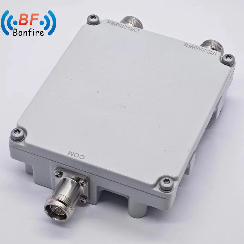 2300-2400 2500-2700MHz 低ピム-150dbc RF トリプレクサー N/4.3-10 コネクタとDIN-F インターフェース