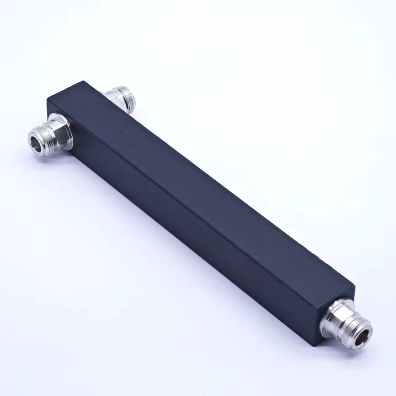 パッケージサイズ 22.00cm * 7.00cm * 4.00cm 高電力 N-F IP65 698-3800MHz 2 Way Splitter