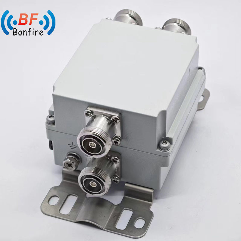 4.3-10f DIN-F インターフェイス 5G 市場用 トリプレクサー コンビナー 300W 1920-2170 2300-2400 2500-2700mhz 低ピム