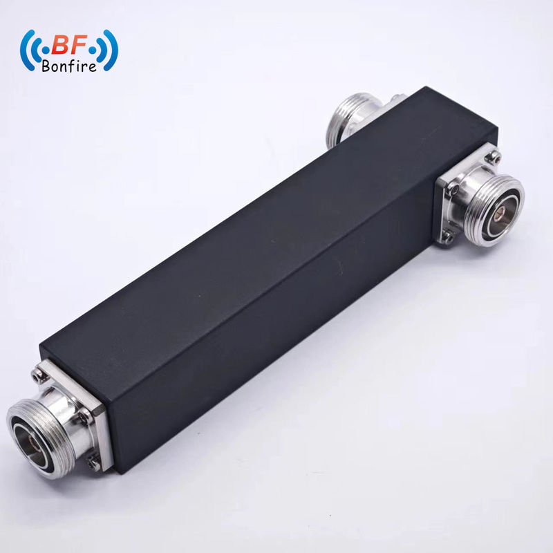 低挿入損失 低 Vswr 5000-6000MHz 50W 2 Way パワースプリッタ N 女性 IP60 Ibs/Das