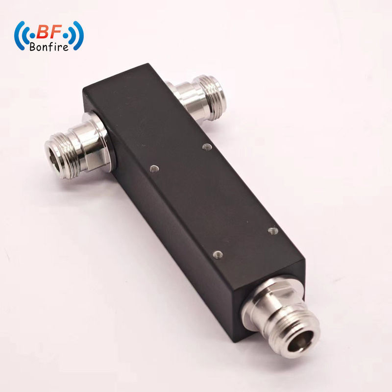500W 2方向電源分割器 5000-6000MHz -155dBc 4.3-10 女性 IP65 カスタマイズされた灰色