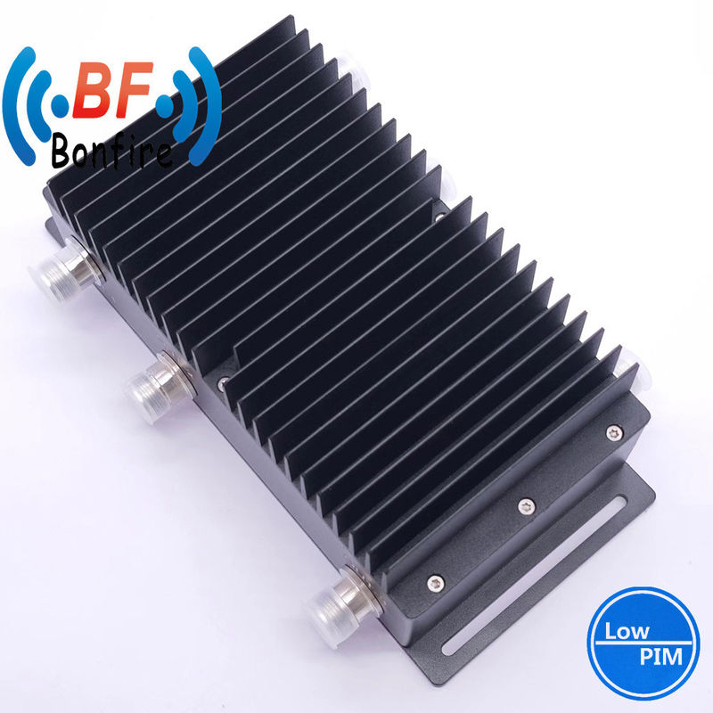 グレー 698-3800MHz 3dB ハイブリッド カップラー 4.3-10 女性 4 in 4 外コンビナー IP65 -160dbc