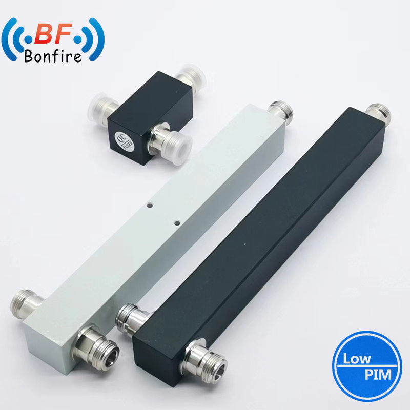 IP65 室内/室外 RF 2 Way パワー スプリッタ 50W 350-3800MHz SMA 女性接続器