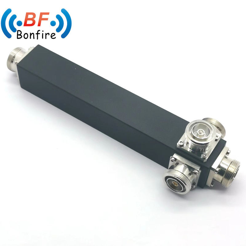 パッケージ 総重量 0.510kg 350-3800MHz 2 方向 低ピム -161dbc の空洞 パワー スプリッタ