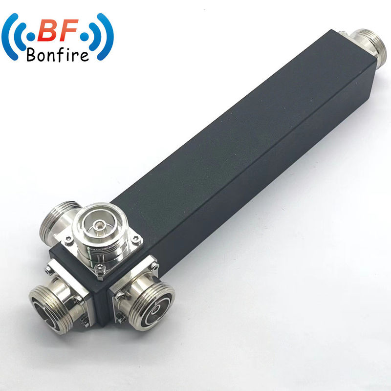 DIN-F インターフェースとグレー 4.3/10 女性コネクタ付きの 350-3800MHz 2方向電源分割器
