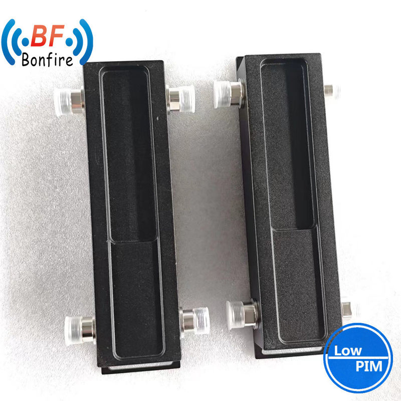 698-4000MHz RFハイブリッドカップラー 低ピム 3 dB カップラー ブラック インターフェース 4.3-10-F/DIN-F/N-F