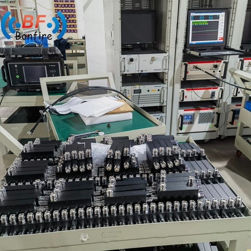 698-4200MHz 5dB 10dB 20dB Low Pim RF Air Das 4.3-10-F インターフェースの方向性カップラー