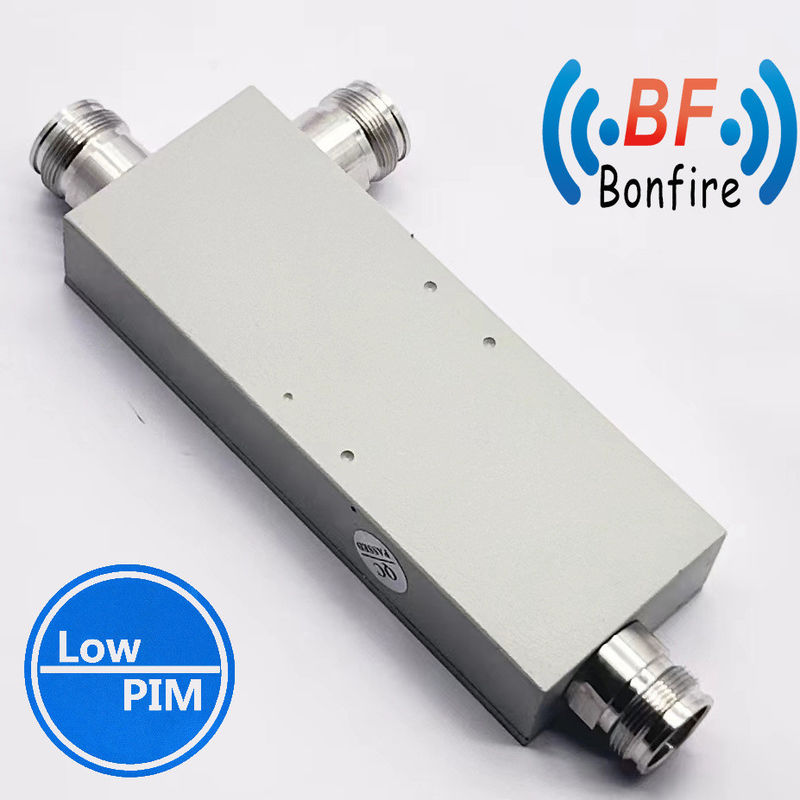300W N 女性 室内/室外 IP65 低 Vswr 698-2700MHz 方向性カップラー 穴式カップリング