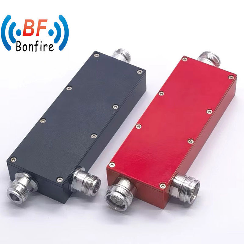 性能 消極的なコンポーネント 1.5GHz-4.5GHz 20W 20dB コンネクタ RF 方向性カップラー