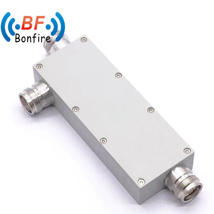 300W 1.47dB 損失空洞 RF方向結合器 698MHz-3800MHz の 7dB 結合度